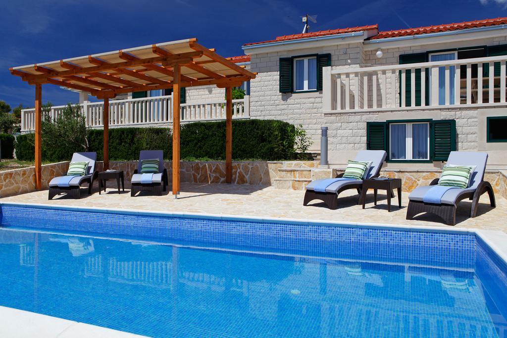Holiday Homes Oliva Бол Стая снимка