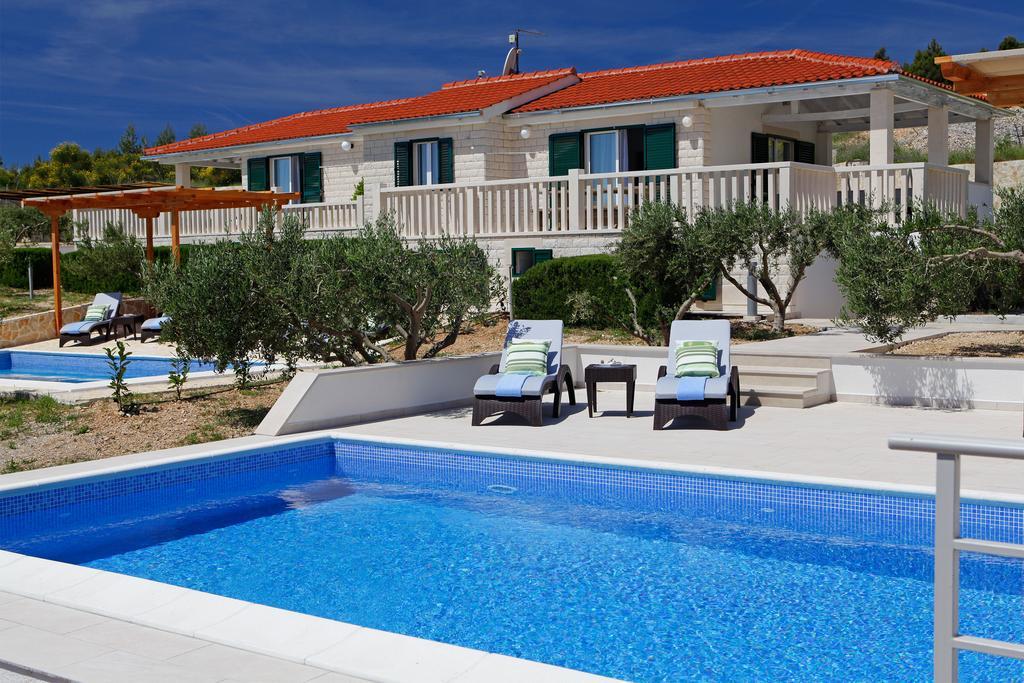 Holiday Homes Oliva Бол Стая снимка