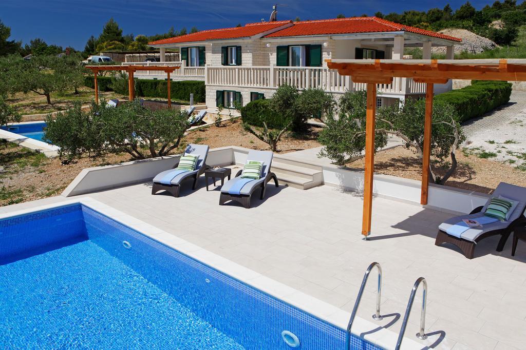 Holiday Homes Oliva Бол Стая снимка