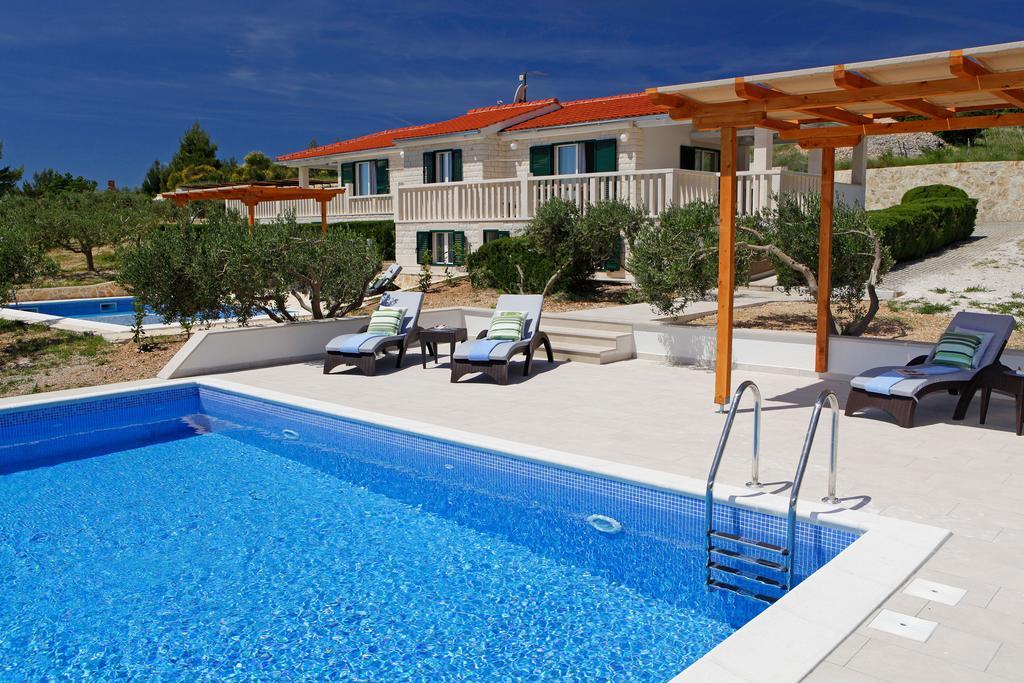 Holiday Homes Oliva Бол Стая снимка