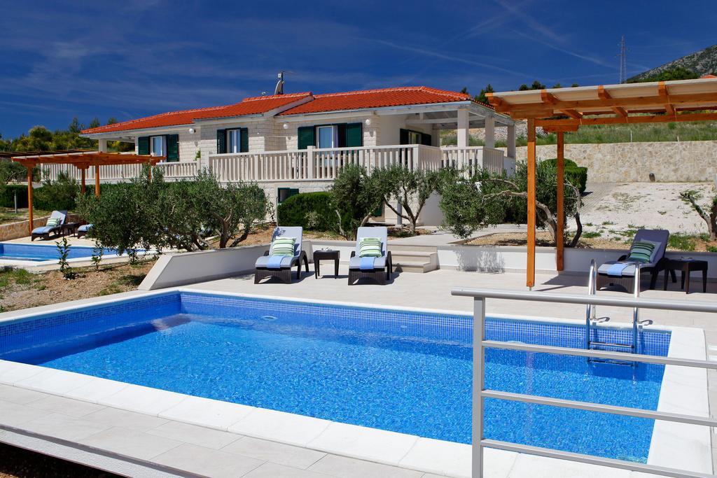 Holiday Homes Oliva Бол Стая снимка